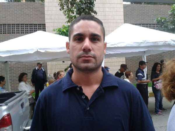 Jesús Pérez es economista y tuvo que pedir permiso en el trabajo para asistir a la jornada de este lunes. "Llegué a las 7:30 am y tardé aproximadamente 45 minutos", dijo.