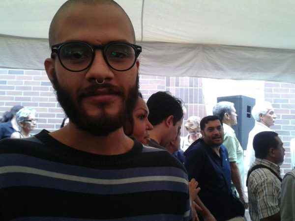 José Noriega, estudiante de la UCV, fue a firmar temprano para ir después a la universidad. "Tengo muchos amigos a los que les invalidaron las firmas. Se sintieron indignados", contó.