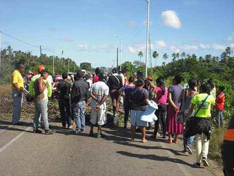 Chacopata y Casanay se suman a protestas de Cariaco por la masacre - Efecto Cocuyo
