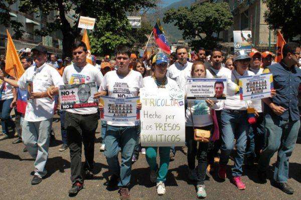 Familiares de presos políticos en la manifestación. Foto: Iván reyes