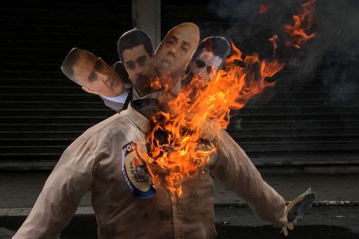Maduro, Saab, Rodríguez y Moreno fueron los “Judas” quemados ... - Efecto Cocuyo