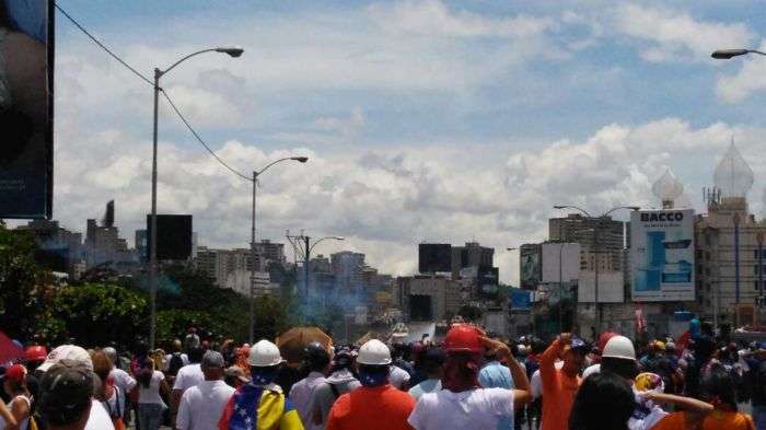 Denuncian que GNB disparó a manifestantes con armas de fuego en Caracas #19jun