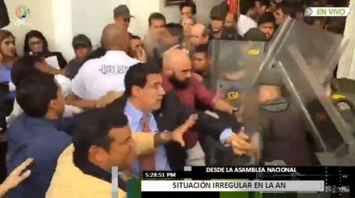Denuncian que GNB trata de ingresar material electoral al Palacio Federal Legislativo