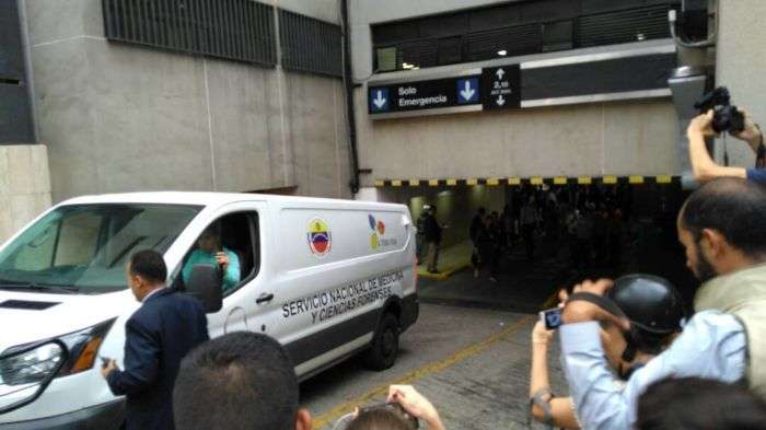 Diputados opositores protestan por la muerte de un adolescente en Caracas Diputados opositores protestan por la muerte de un adolescente en Caracas