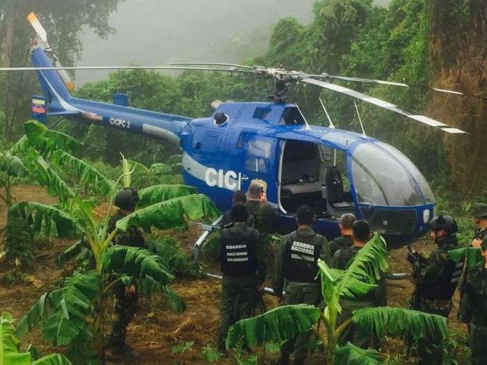 Localizan el helicóptero secuestrado que sobrevoló Caracas — Fotos Localizan el helicóptero secuestrado que sobrevoló Caracas — Fotos