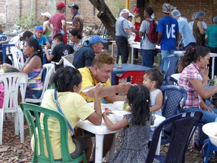 Nacionalismo/Criollismo - Página 15 Almuerzos-Casa-de-paso-Divina-Providencia
