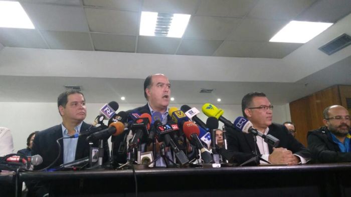Oposición venezolana acepta propuesta de diálogo del Gobierno Oposición venezolana acepta propuesta de diálogo del Gobierno