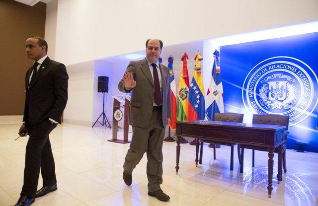 No he pedido ni pediré asilo en ningún país