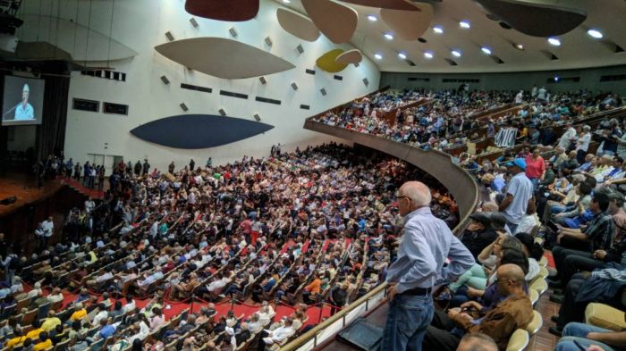 Oposición Venezuela organiza frente contra Maduro