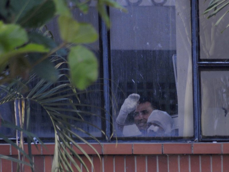 Las desgarradoras fotos de familiares de los 68 muertos — Motín en Venezuela