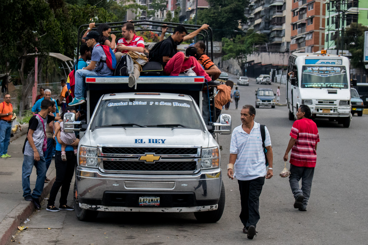Perreras suben a sectores de Petare por falta de jeepses