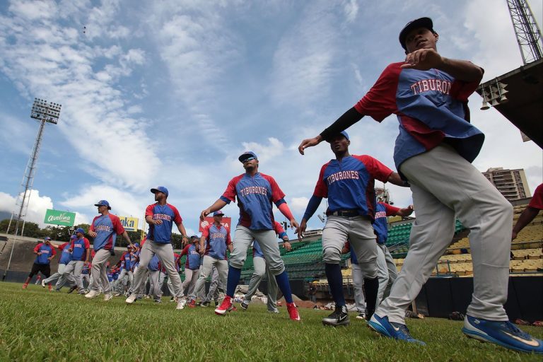 entrenan beisbol venezolano