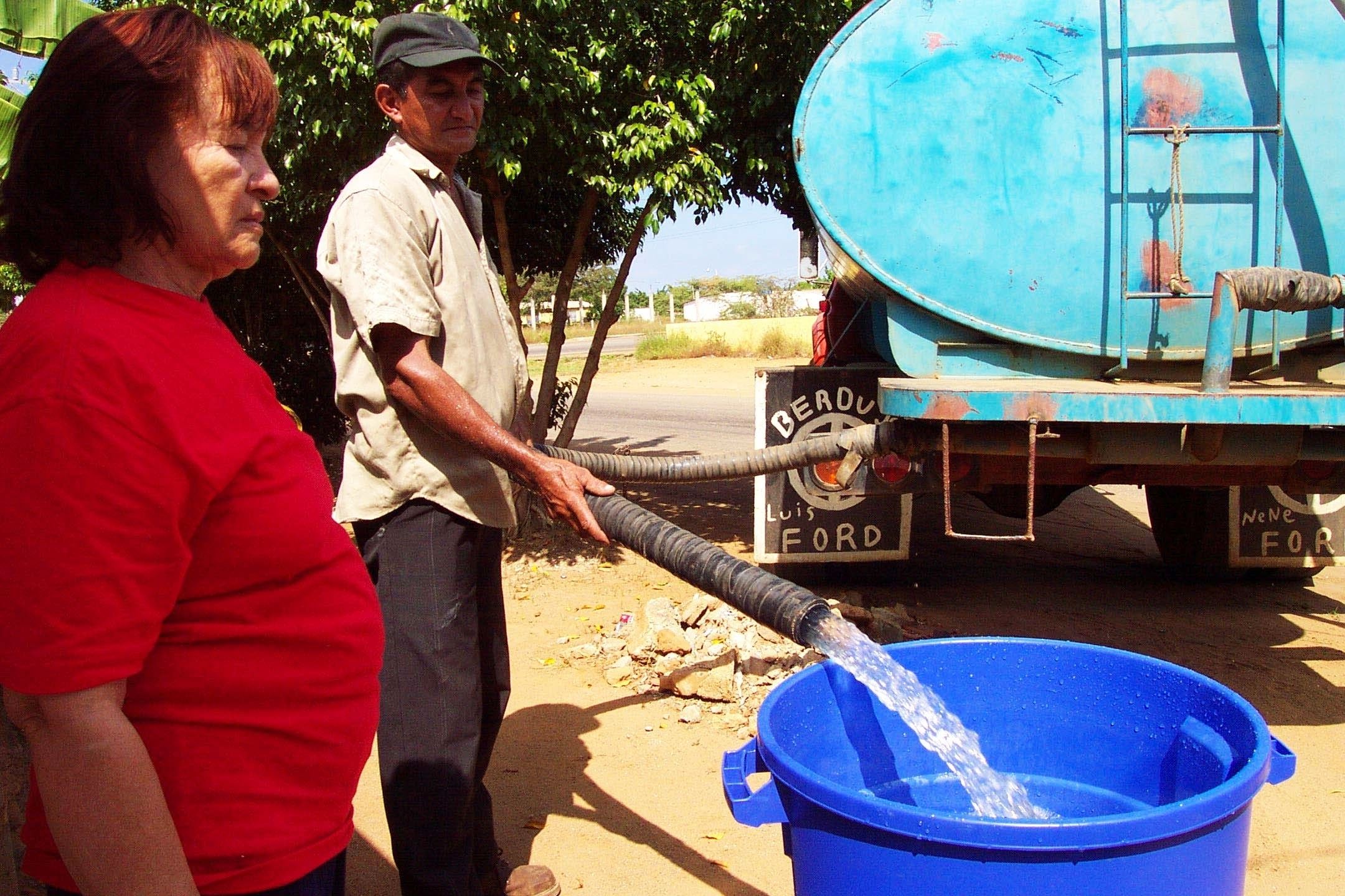Cuatro de cada diez zulianos no recibe servicio de agua directo en ... Cuatro de cada diez zulianos no recibe servicio de agua directo en ...