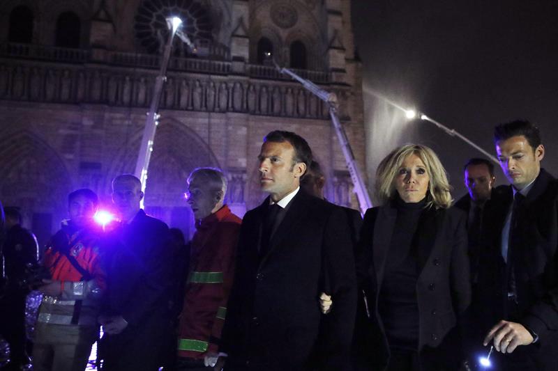 Notre Dame-Enmanuel Macron