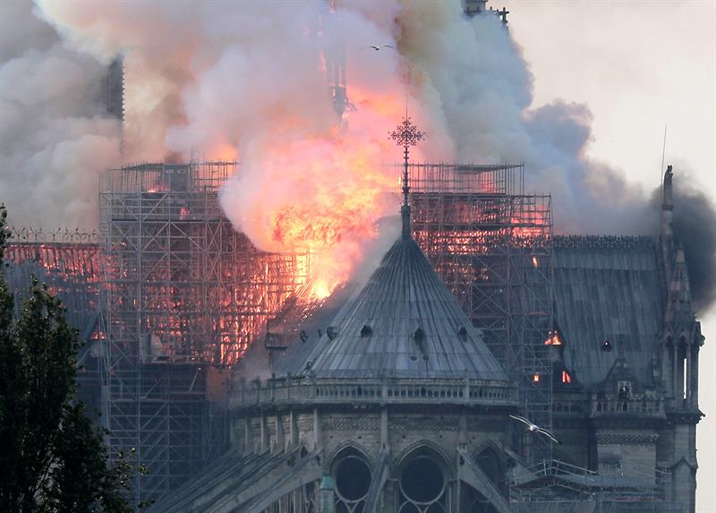 Catedral-Notre Dame-incendio-Paris