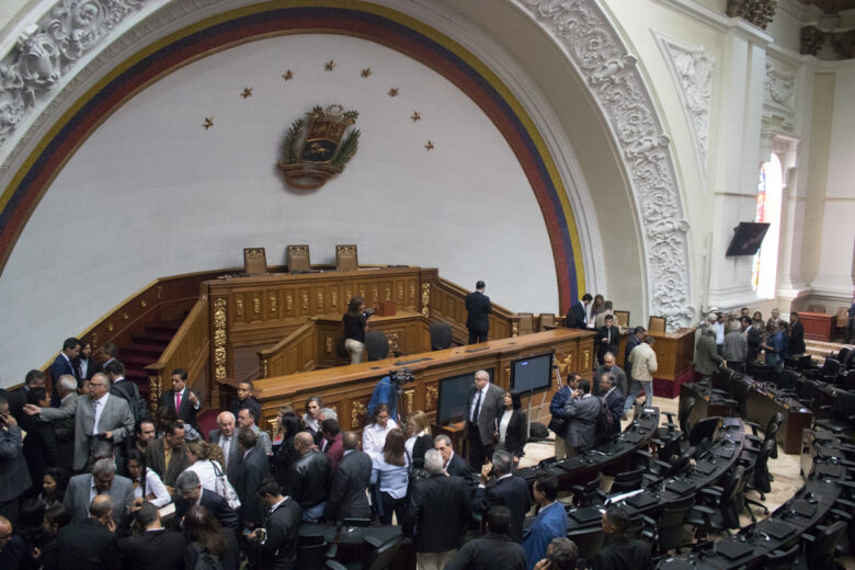 Diputados opositores son investigados por el Ministerio Público