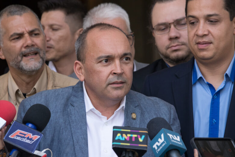 Francisco Torrealba dijo que están dispuestos a hablar del CNE con la oposición