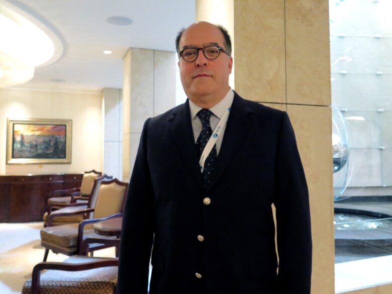 Julio Borges acusó a Nicolás Maduro de querer sobornar a la oposición