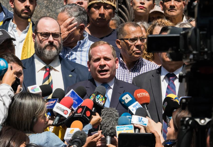 Faes frustraron la sesión opositora