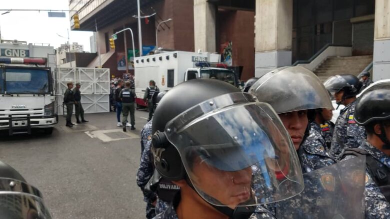 La antesala a la instalación de la AN, estuvo marcada por restricciones y agresiones