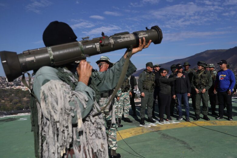 Maduro activa ejercicios militares en Venezuela por 72 horas