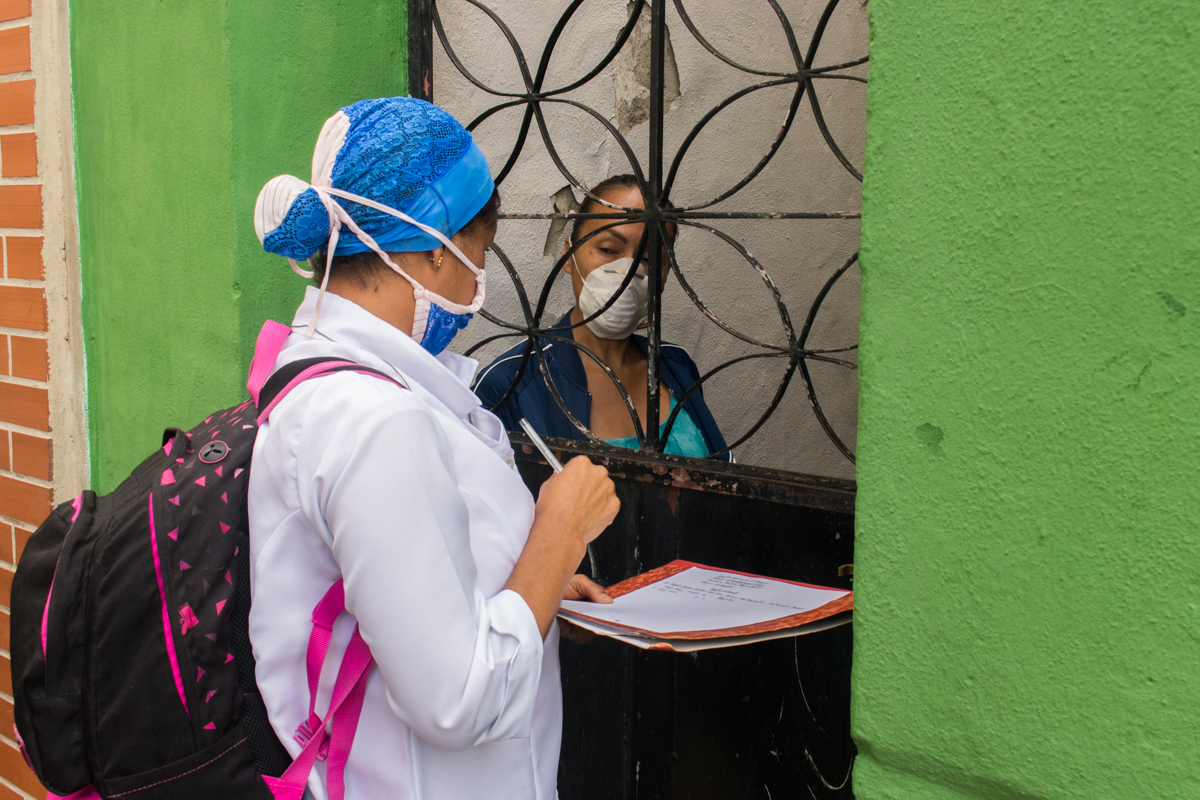 Así es una visita casa por casa de médicos de Barrio Adentro (Foto