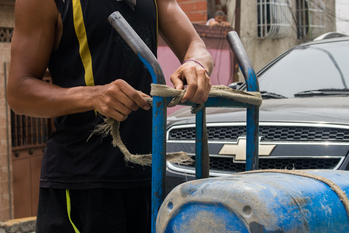 Los pimpineros, el nuevo oficio en la Caracas con escasez de agua
