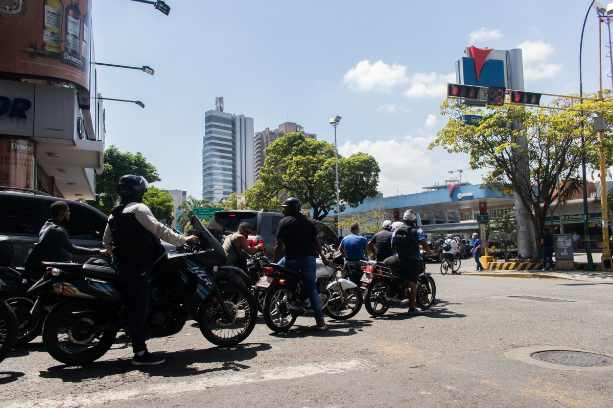 Así son las colas por gasolina en Caracas (FOTOS) 9