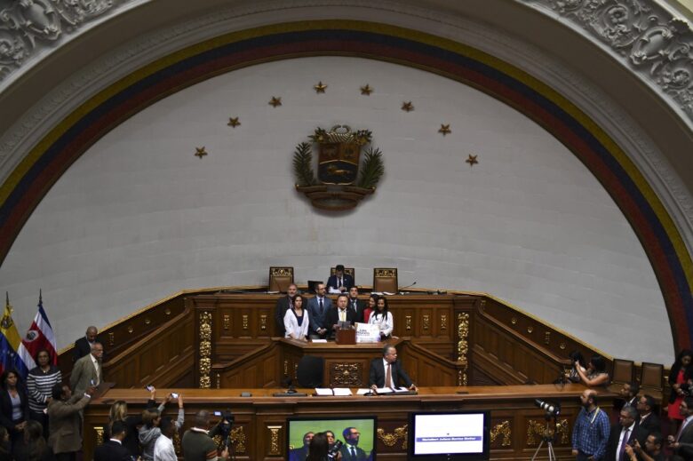 Hernández acusa de "complicidad interna" la filtración de audios que mostró Delcy Rodríguez