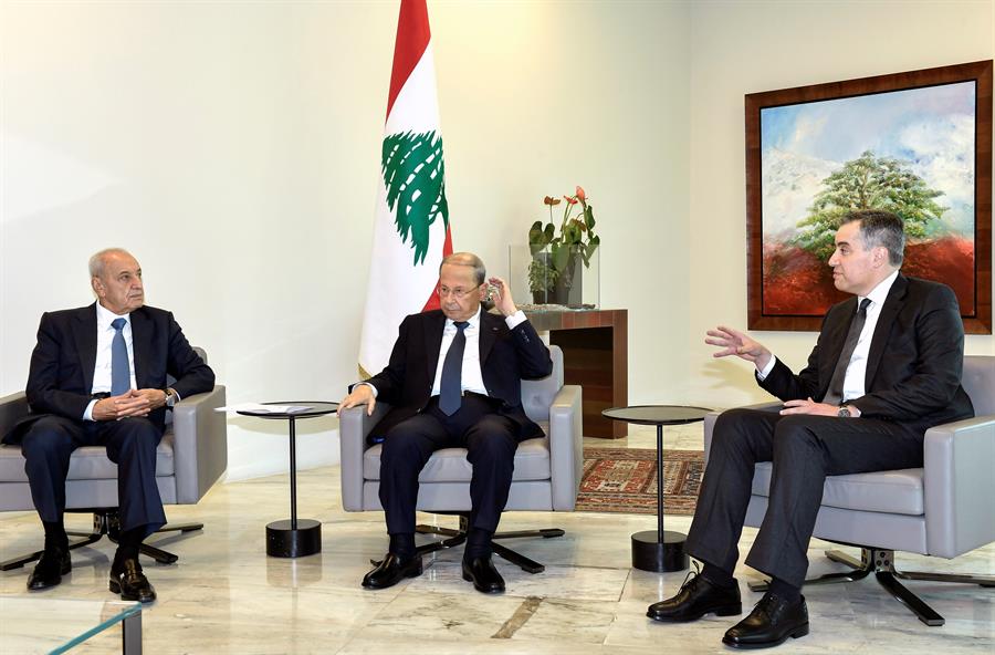 Parlamento libanés designa a Mustafá Adib como primer ministro