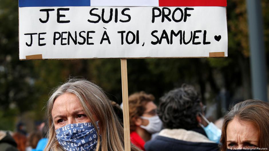 Decenas de miles de franceses se manifiestan en homenaje al profesor decapitado