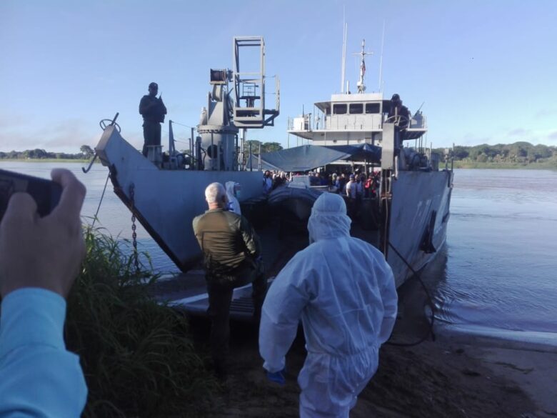 Advierten que deportación de venezolanos de Trinidad y Tobago viola principio de no devolución y juicio justo