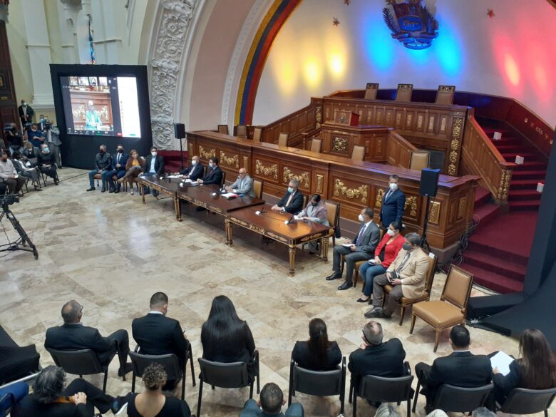 Comisión de diálogo de la AN del 6Dic se reune con autoridades universitarias