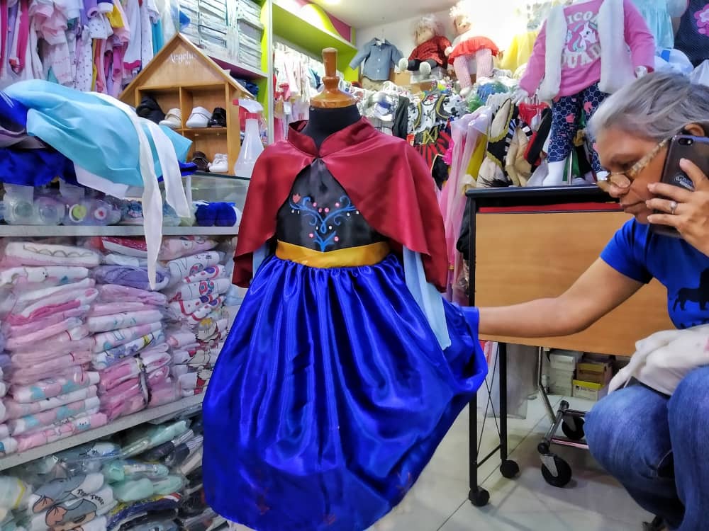 Tiendas en Caracas venden pocos disfraces pese a cercanía del Carnaval