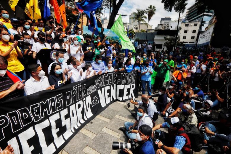 Guaidó: Aquí están los estudiantes y diputados en las calles