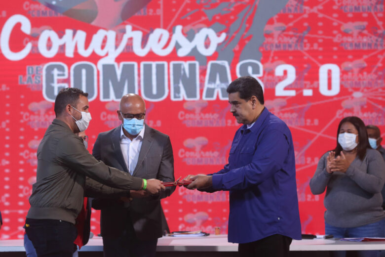 Maduro pide a la AN "hacer leyes sencillas al servicio del pueblo"