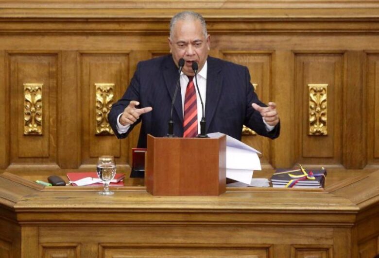 Amoroso anuncia que solicitará a la FGR acciones penales contra diputados de 2015