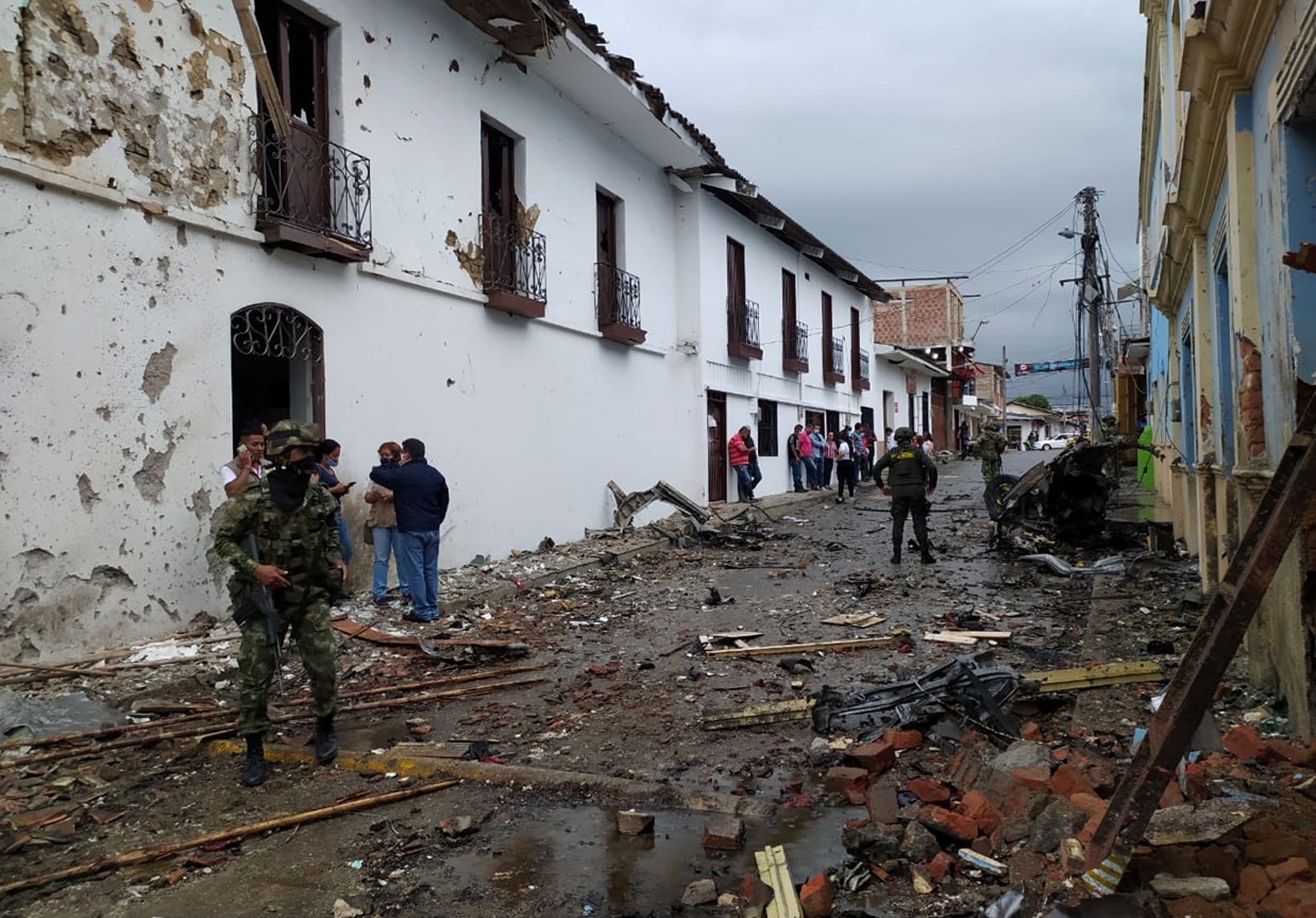 Sube a 43 el número de heridos por la explosión de un coche bomba en Colombia