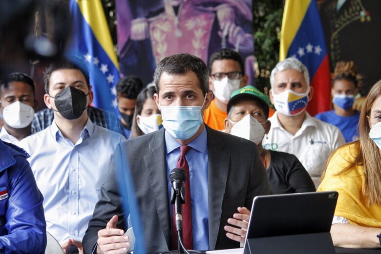 Oposición aprueba el fin del gobierno interino en primera discusión