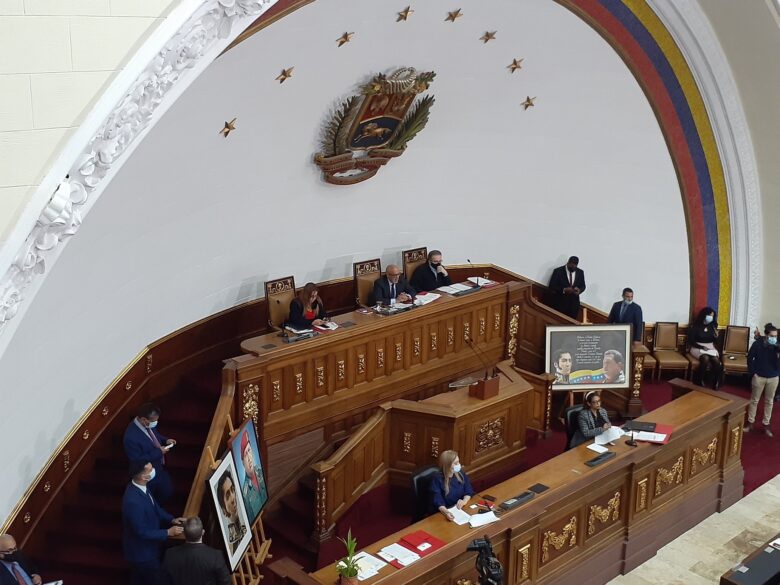 Inicia segunda discusión de Ley de Ciudades Comunales mientras oposición advierte que es inconstitucional