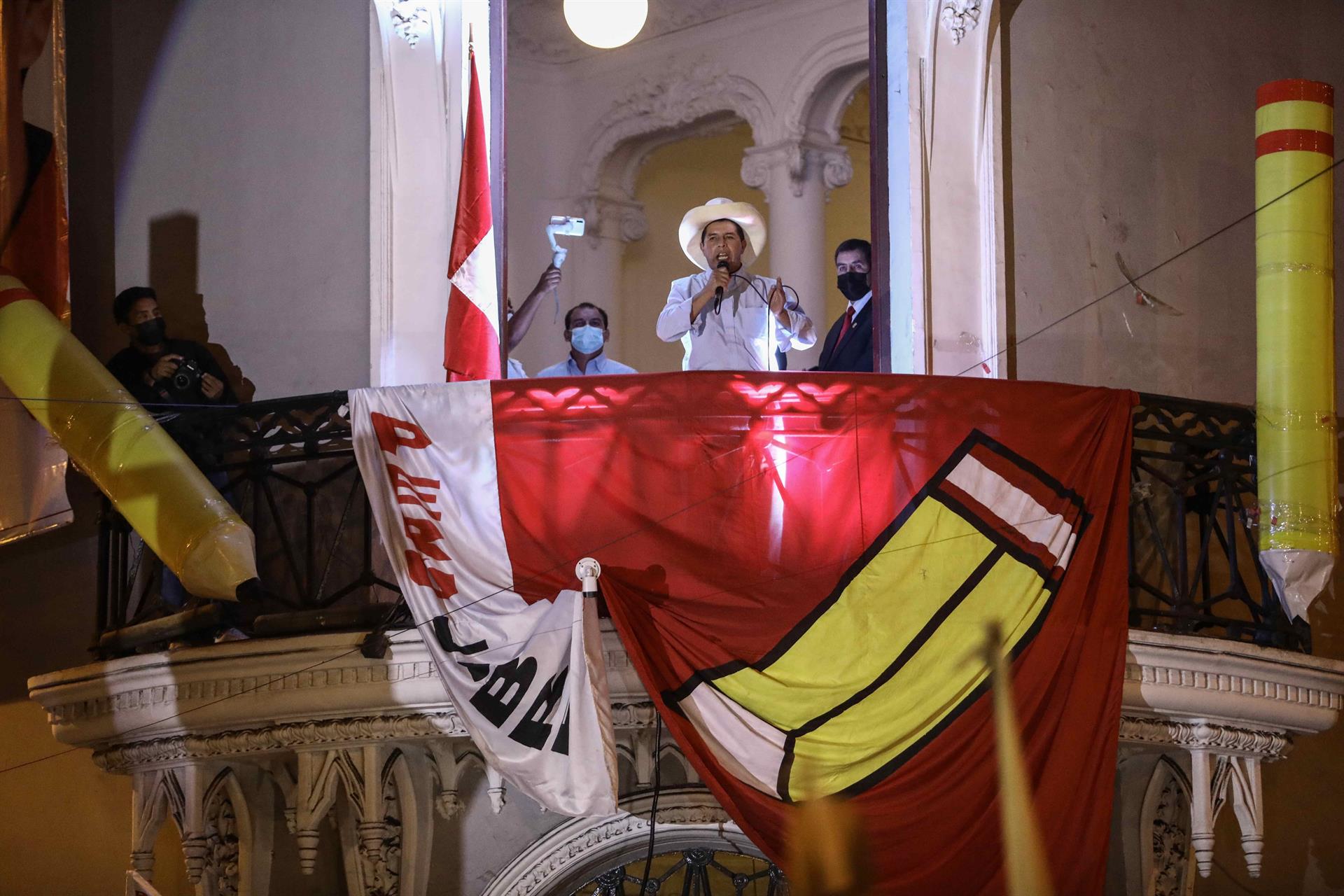 Claves para saber quién será el presidente de Perú y qué falta para saberlo