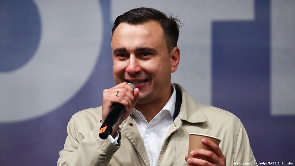 Rusia: ordenan arrestar en ausencia a aliado de Alexei Navalni