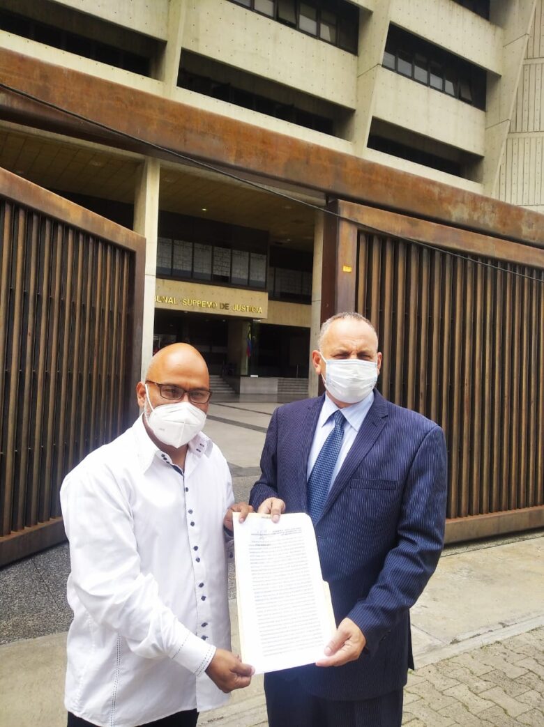 Abogados desisten ante el TSJ del recurso que propició intervención del partido AD