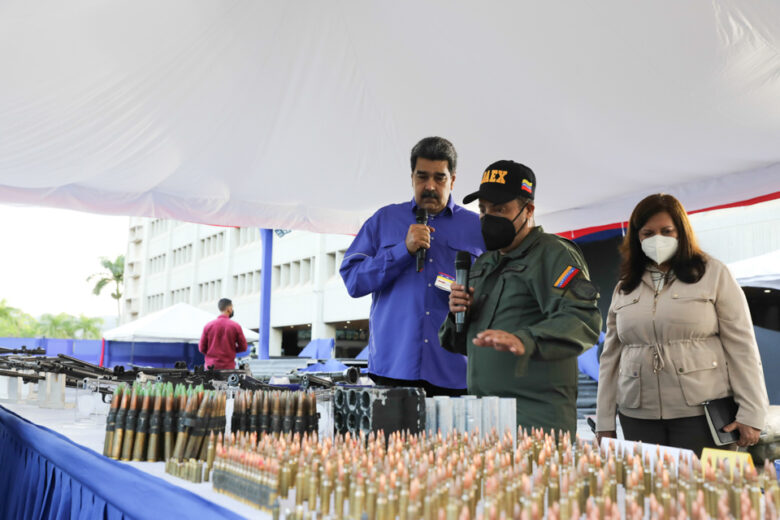 Maduro acusa a Colombia de recibir "bandas de delincuentes paramilitares"