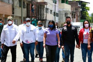 Delcy Rodríguez asegura que se intensificará vacunación masiva para retorno a clases