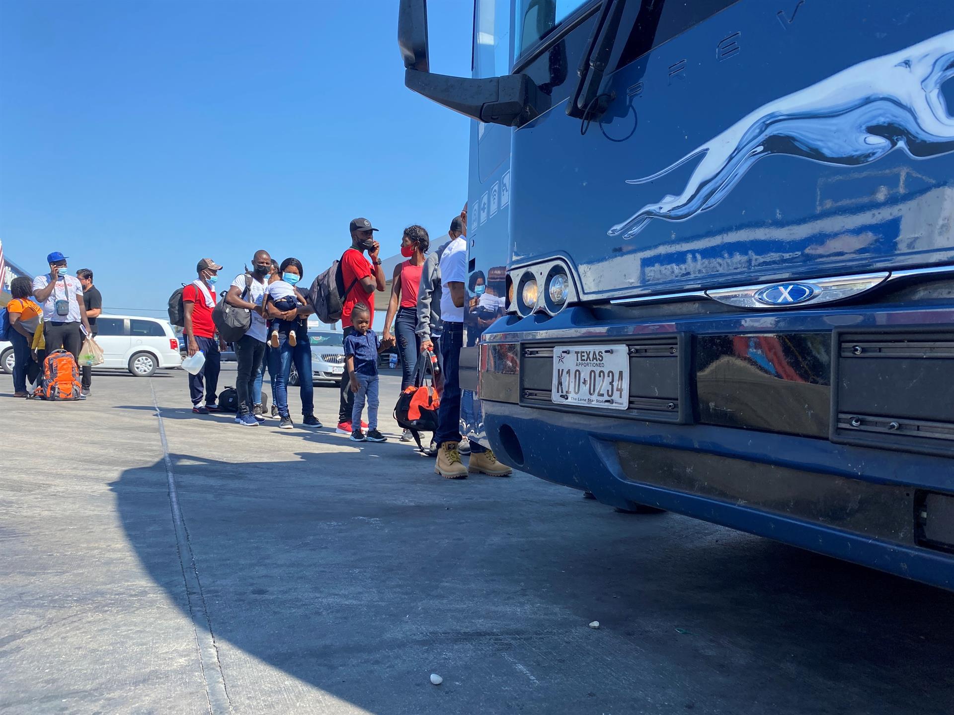 El "autobús de la esperanza", la última etapa en el periplo de los haitianos