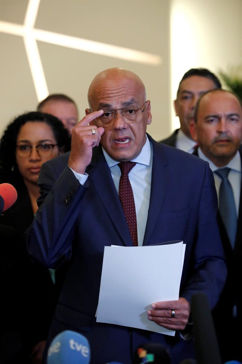 Chavismo aún tiene incentivos para volver a la mesa de negociación, esto dicen analistas