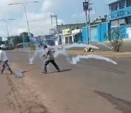 Reprimen con gas lacrimógeno a seguidores del candidato Luis Lippa en Apure