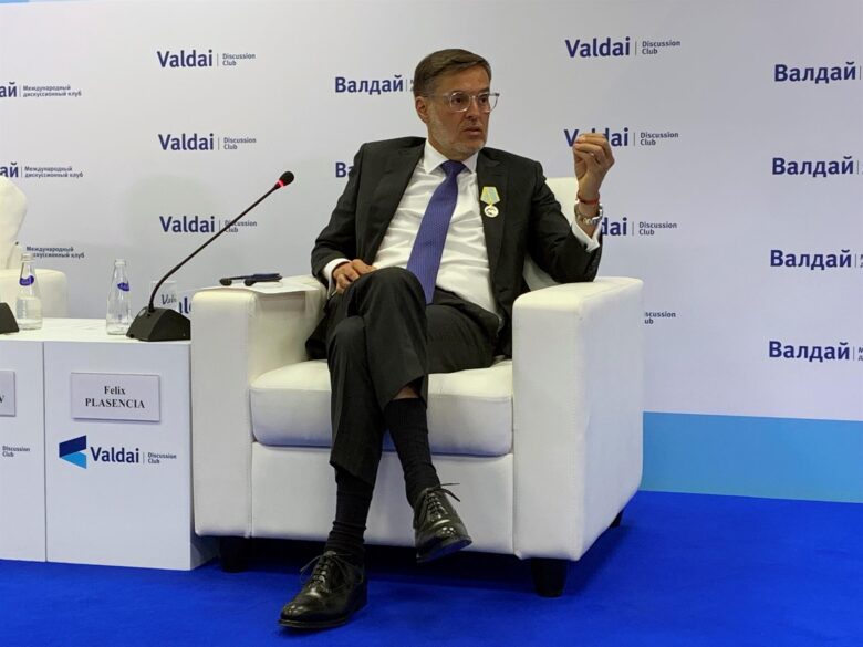 Canciller Plasencia pide a EEUU "desmontar" sanciones para forjar relación entre iguales