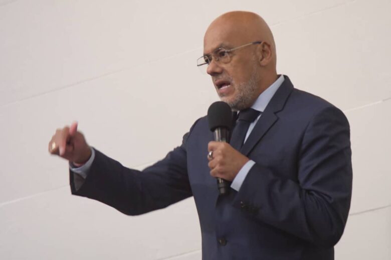 Rodríguez señaló a CNN y El País de mentir para favorecer intentos de golpe de Estado